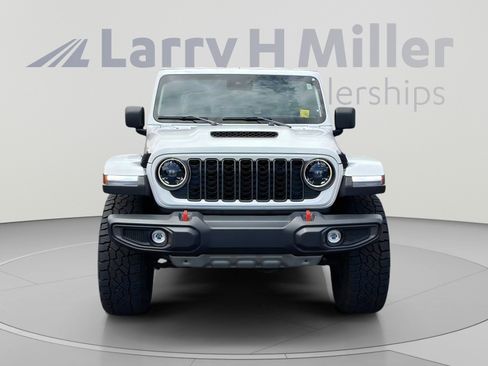 Certified 2025 Jeep Gladiator Mojave w/ Convenience Group AWD/4WD image 4