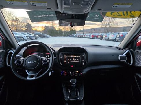Certified 2025 Kia Soul LX w/ LX Technology Package image 19