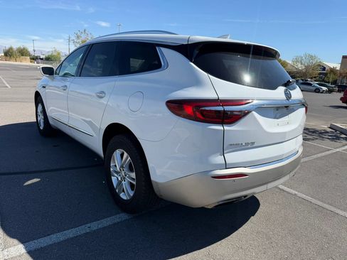 Used 2020 Buick Enclave Essence w/ Sound and Sites Package FWD image 4