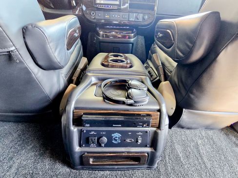 Used 2025 GMC Savana 2500 w/ Driver Convenience Package image 40