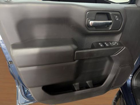 Used 2020 Chevrolet Silverado 1500 Custom w/ Custom Value Package image 10