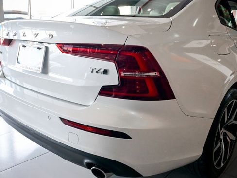 Used 2019 Volvo S60 T6 Momentum w/ Premium Package image 11