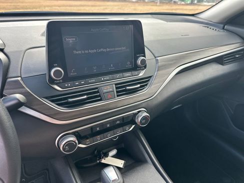 Used 2025 Nissan Altima 2.5 SV image 28