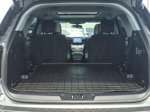 Used 2022 Ford Explorer XLT w/ Equipment Group 202A AWD/4WD image 14