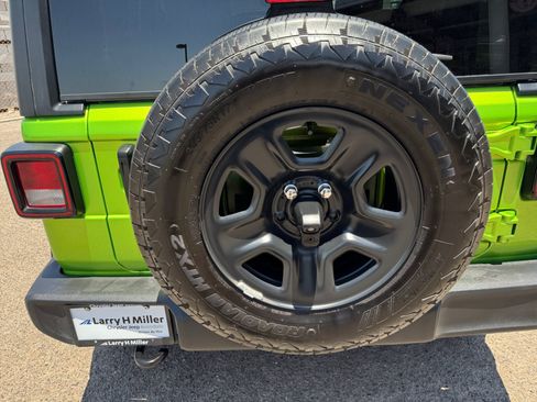 Used 2025 Jeep Wrangler Sport AWD/4WD image 30