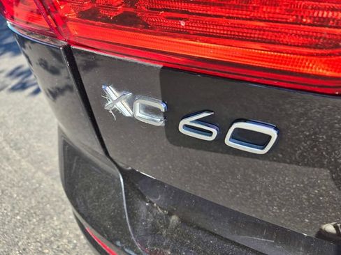 Used 2022 Volvo XC60 B5 Momentum AWD/4WD image 12