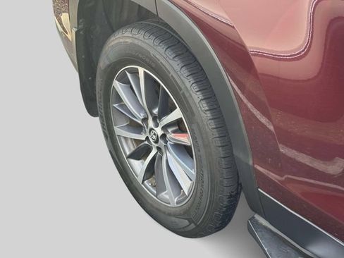 Used 2019 Toyota Highlander XLE AWD/4WD image 8