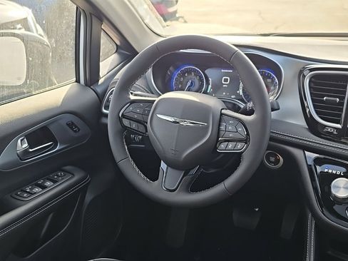 New 2026 Chrysler Pacifica Limited w/ S Appearance Package image 16