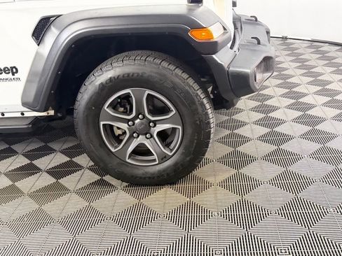 Used 2022 Jeep Wrangler Unlimited Sport w/ Sun And Sound Package AWD/4WD image 10