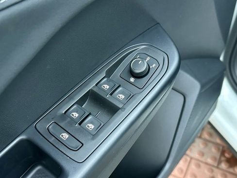 New 2026 Volkswagen Taos SE image 11