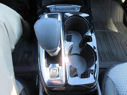 Used 2025 Chevrolet Trax LT w/ LT Convenience Package image 27