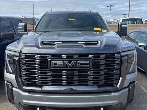 Used 2024 GMC Sierra 2500 Denali Ultimate image 2