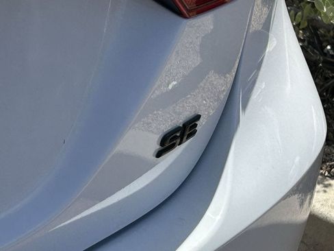 Used 2020 Toyota Camry SE FWD image 7