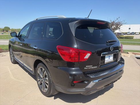 Used 2017 Nissan Pathfinder Platinum w/ Family Entertainment Package image 16