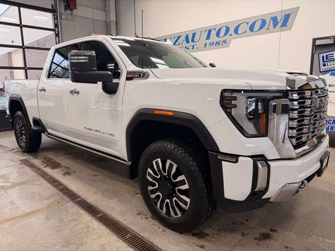 Used 2024 GMC Sierra 3500 Denali w/ Denali Reserve Package AWD/4WD image 2