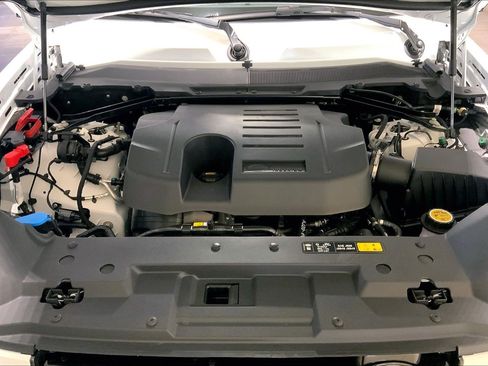 New 2026 Land Rover Defender 110 X-Dynamic SE image 16