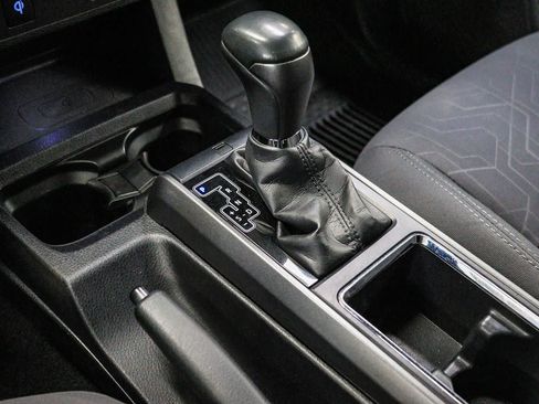 Used 2017 Toyota Tacoma TRD Off-Road AWD/4WD image 21