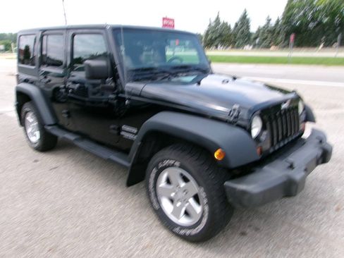 Used 2011 Jeep Wrangler Unlimited Sport AWD/4WD image 2