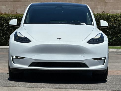 Used 2024 Tesla Model Y Performance AWD/4WD image 9