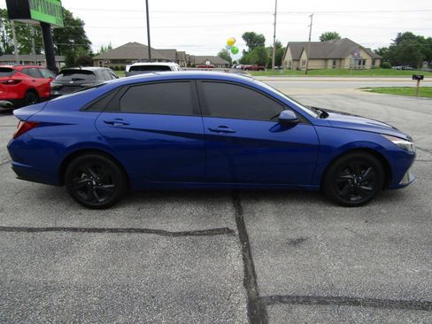 Used 2023 Hyundai Elantra SEL FWD image 9