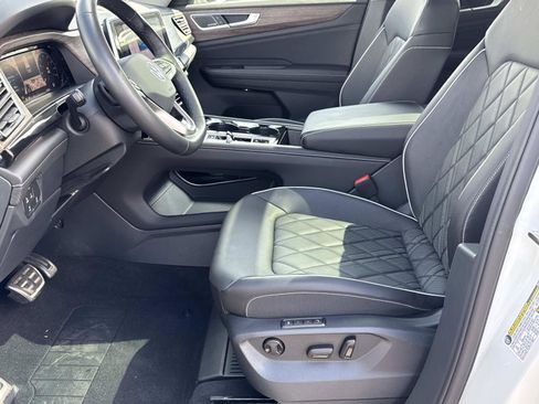 Certified 2025 Volkswagen Atlas SEL Premium R-Line image 18