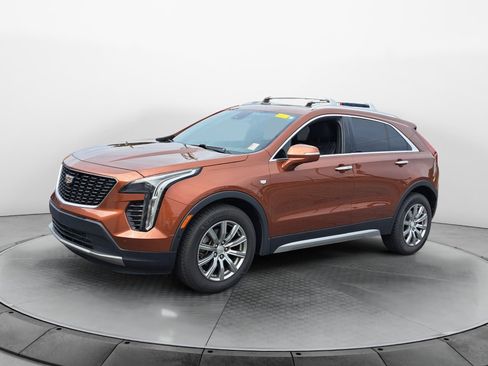 Used 2019 Cadillac XT4 Premium Luxury w/ Enhanced Visibility Package FWD image 3