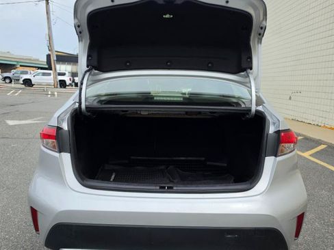 Used 2020 Toyota Corolla LE FWD image 9