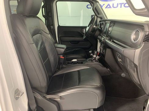 Used 2018 Jeep Wrangler Unlimited Sahara image 42