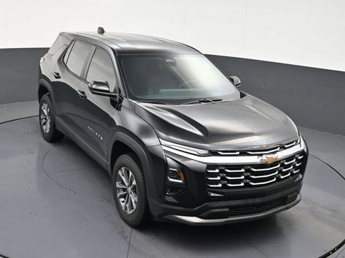 Used 2025 Chevrolet Equinox LT w/ Safety and Technology Package FWD image 19