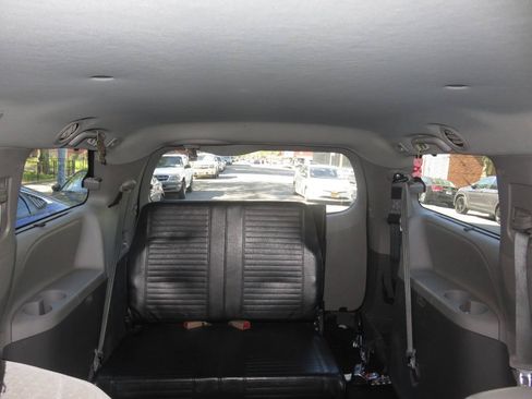 Used 2018 Toyota Sienna LE FWD image 28