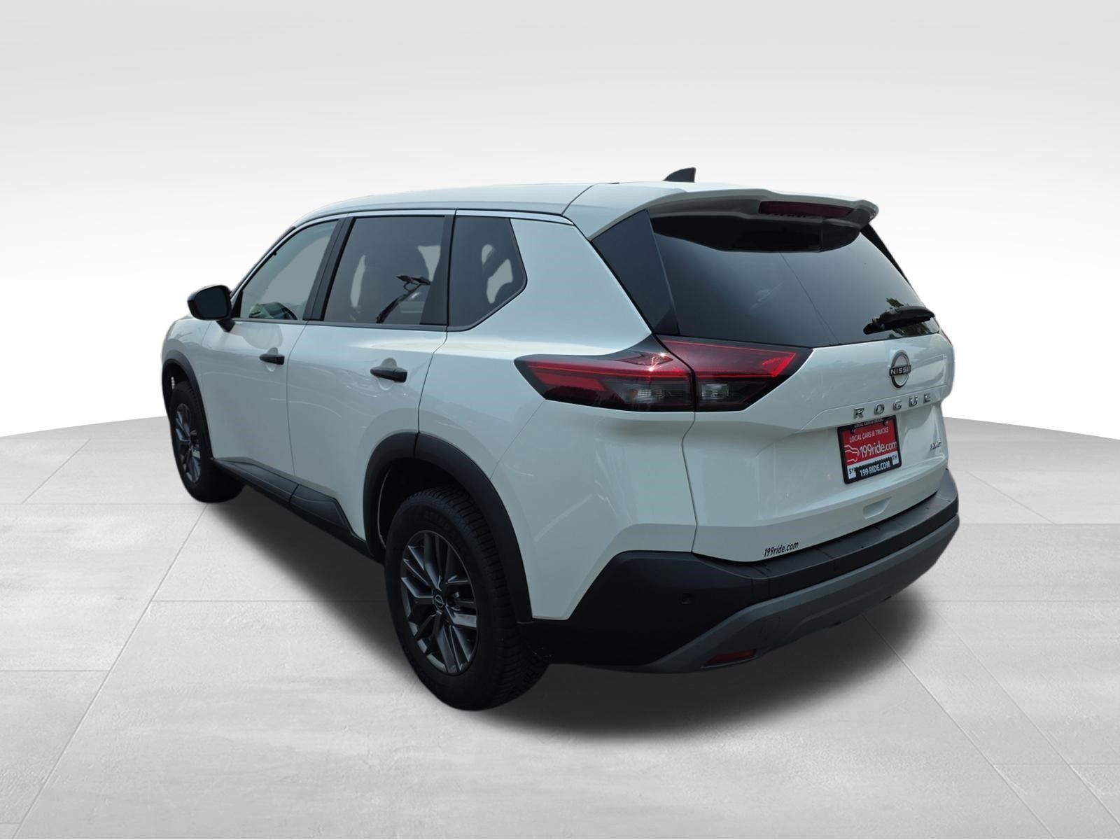 Used 2023 Nissan Rogue S AWD/4WD image 4