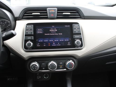 Used 2022 Nissan Versa SV w/ Trunk Package image 16