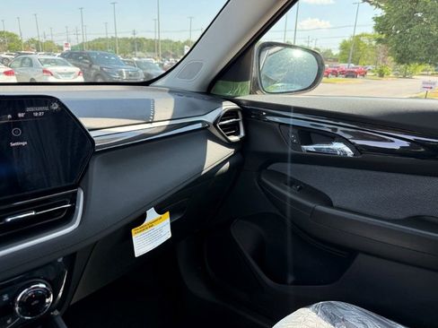 New 2026 Chevrolet TrailBlazer LT FWD image 18