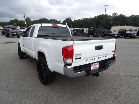 Used 2016 Toyota Tacoma SR5 w/ SR5 Appearance Package (SN) AWD/4WD image 5
