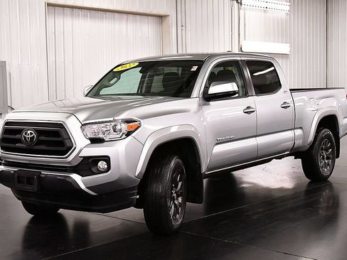Used 2022 Toyota Tacoma SR5 AWD/4WD image 3