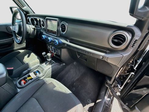Used 2023 Jeep Wrangler Unlimited Rubicon 4xe w/ Cold Weather Group AWD/4WD image 33