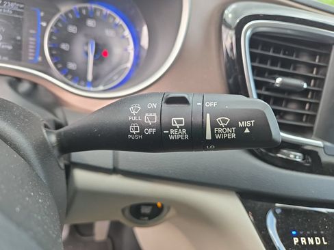 Used 2023 Chrysler Voyager LX FWD image 38