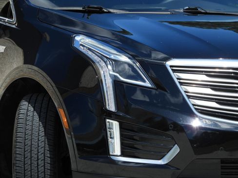 Used 2018 Cadillac XT5 Premium Luxury w/ LPO, Wheel Lock Package AWD/4WD image 8