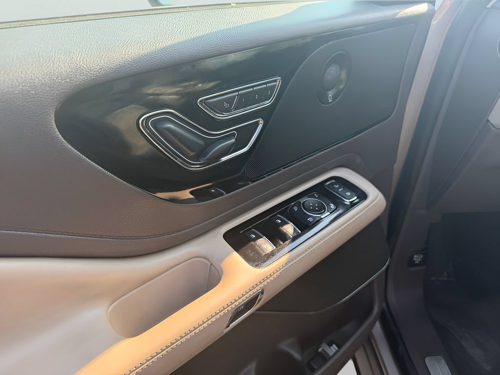 Used 2020 Lincoln Aviator Reserve w/ Equipment Group 201A RWD image 11
