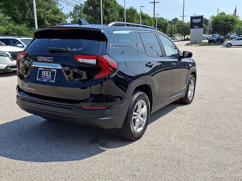 Used 2024 GMC Terrain SLE w/ Driver Convenience Package FWD image 8