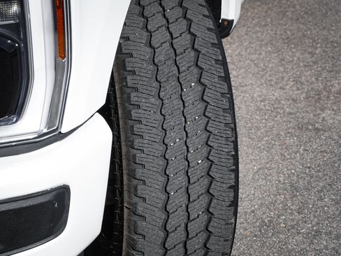 Used 2025 Ford F350 Platinum image 12