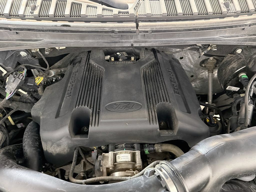 Used 2018 Ford Expedition XLT AWD/4WD image 31