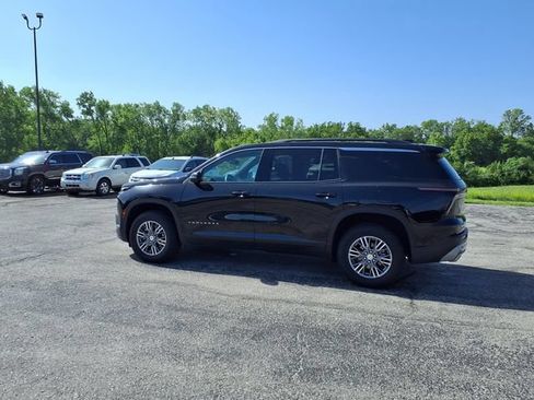 Used 2025 Chevrolet Traverse LT AWD/4WD image 39