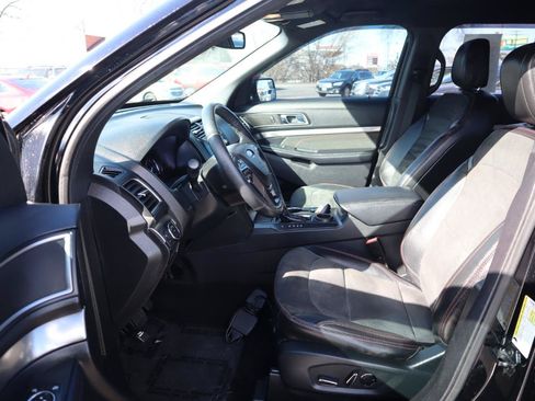 Used 2018 Ford Explorer XLT w/ Equipment Group 202A FWD image 19