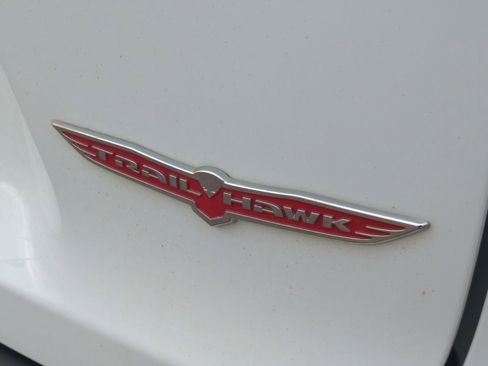 Used 2020 Jeep Cherokee Trailhawk image 23