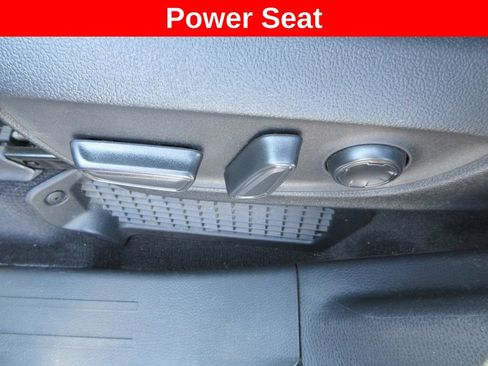 Used 2025 Toyota Sienna Platinum AWD/4WD image 29
