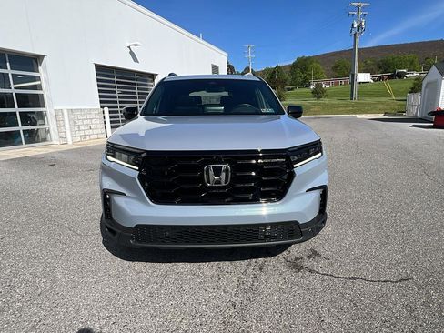 Certified 2025 Honda Pilot Black Edition image 9
