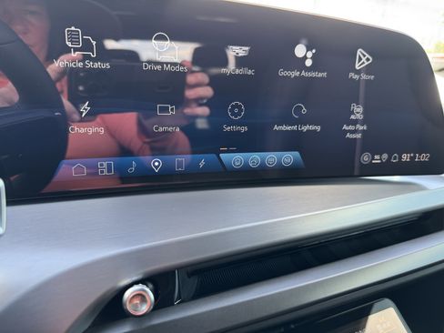 New 2026 Cadillac Vistiq Sport w/ LPO, Floor Liner Package AWD/4WD image 24