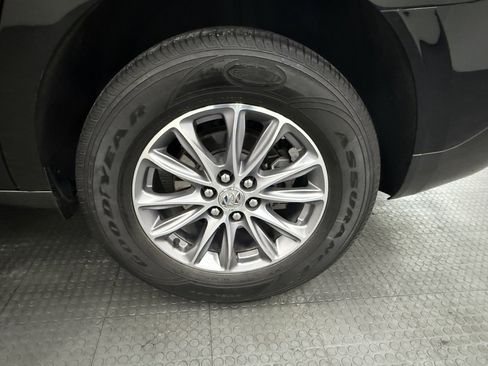 Used 2023 Buick Enclave Essence image 12