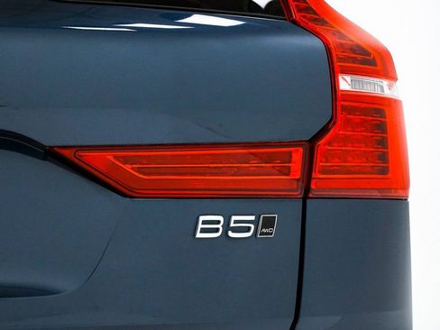 Used 2022 Volvo XC60 B5 Inscription w/ Advanced Package image 32